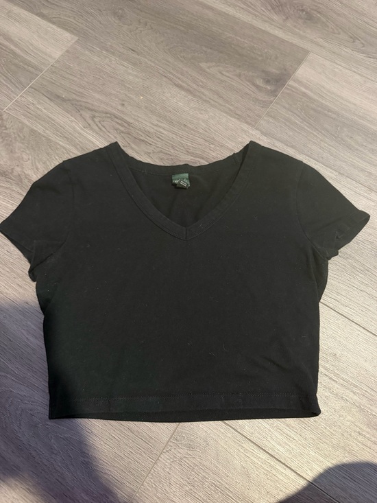 wild fable Tops - V Neck Cropped Tee
